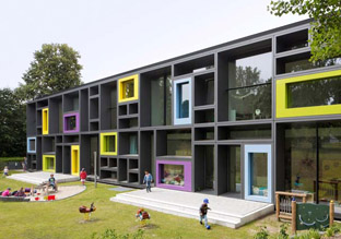 多彩方盒 德国拜尔斯多夫幼托中心设计欣赏