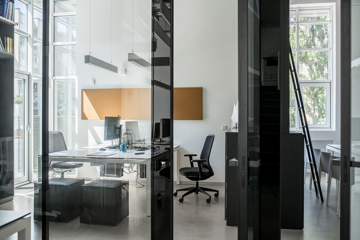 极简黑白灰 设计工作室yod design lab乌克兰基辅办公设计欣赏