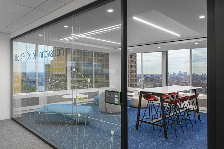 摩登高级灰 金融科技公司Broadridge纽约办公设计欣赏