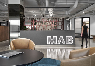时尚轻奢 房地产开发公司MAB墨尔本办公改造设计欣赏