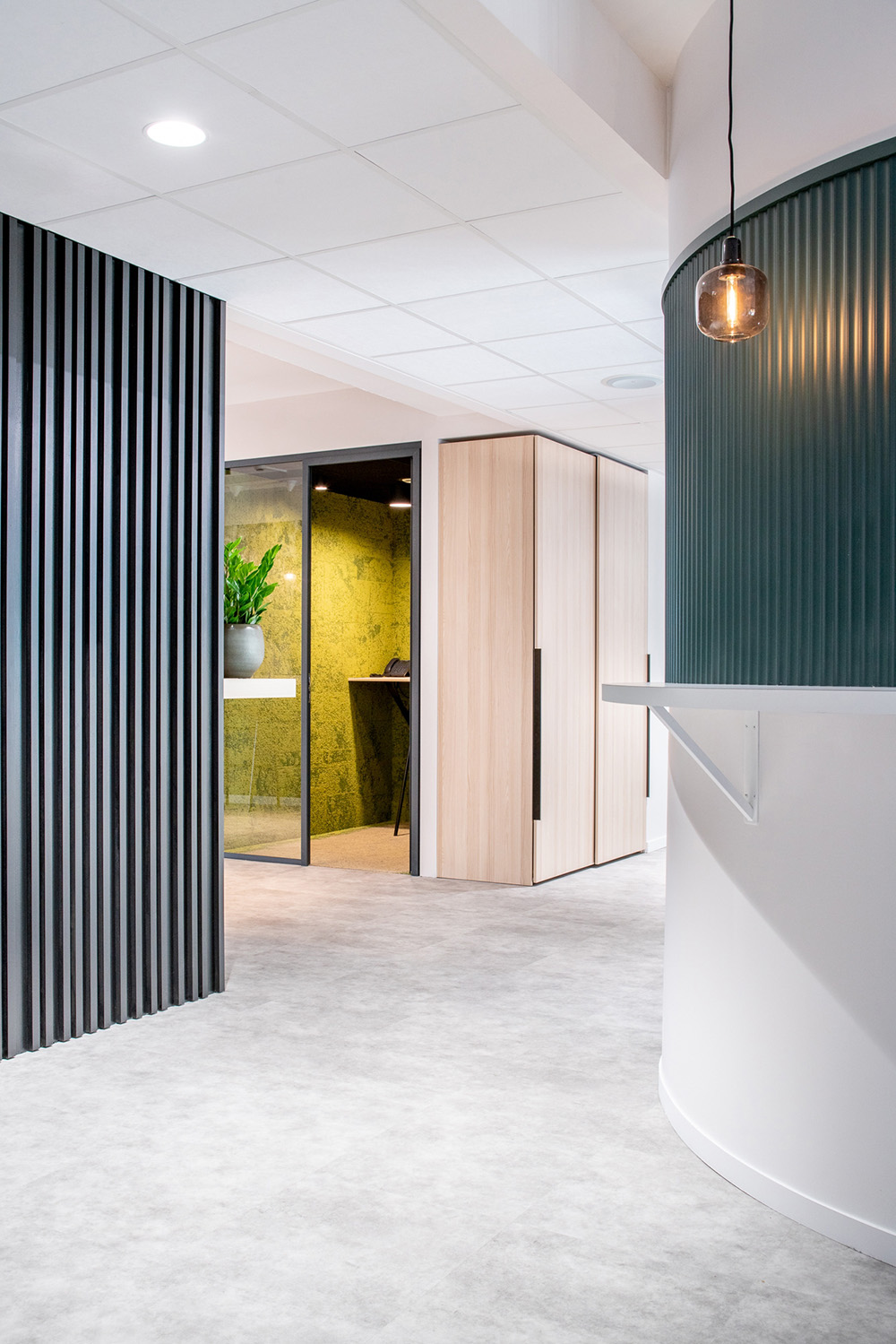 绿色森林 比利时布鲁塞尔工商会BECI办公室改造设计欣赏