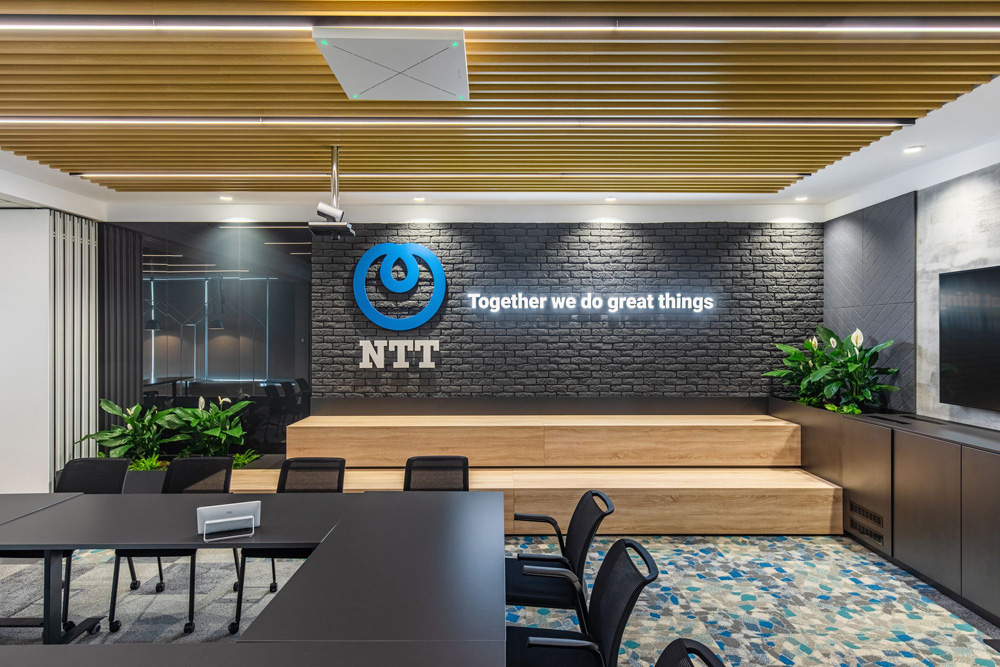 缤纷时尚 全球技术服务商NTT布加勒斯特办公设计欣赏