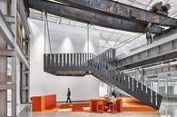 Building 78大型工业厂房改造的共享工作空间 吧台