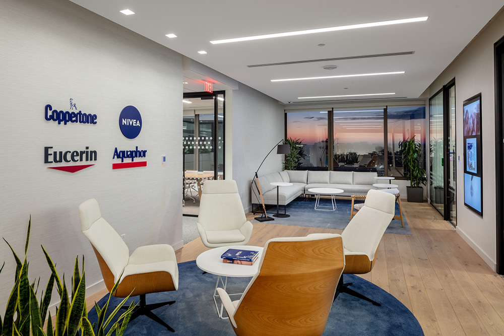 点击浏览大图 蓝色优雅 百年护肤集团Beiersdorf美国总部设计欣赏