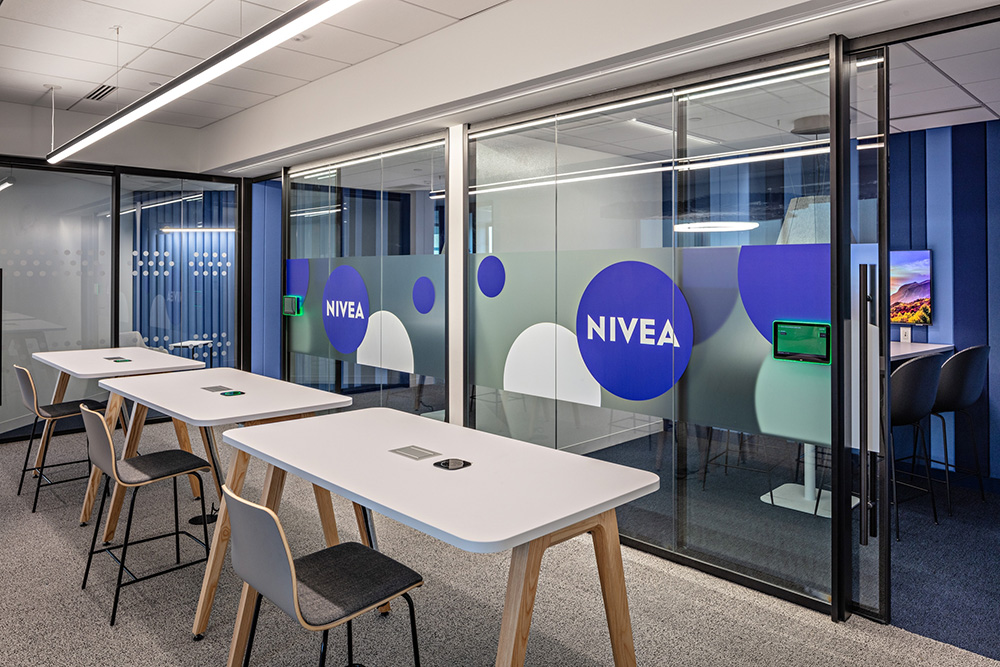 点击浏览大图 蓝色优雅 百年护肤集团Beiersdorf美国总部设计欣赏