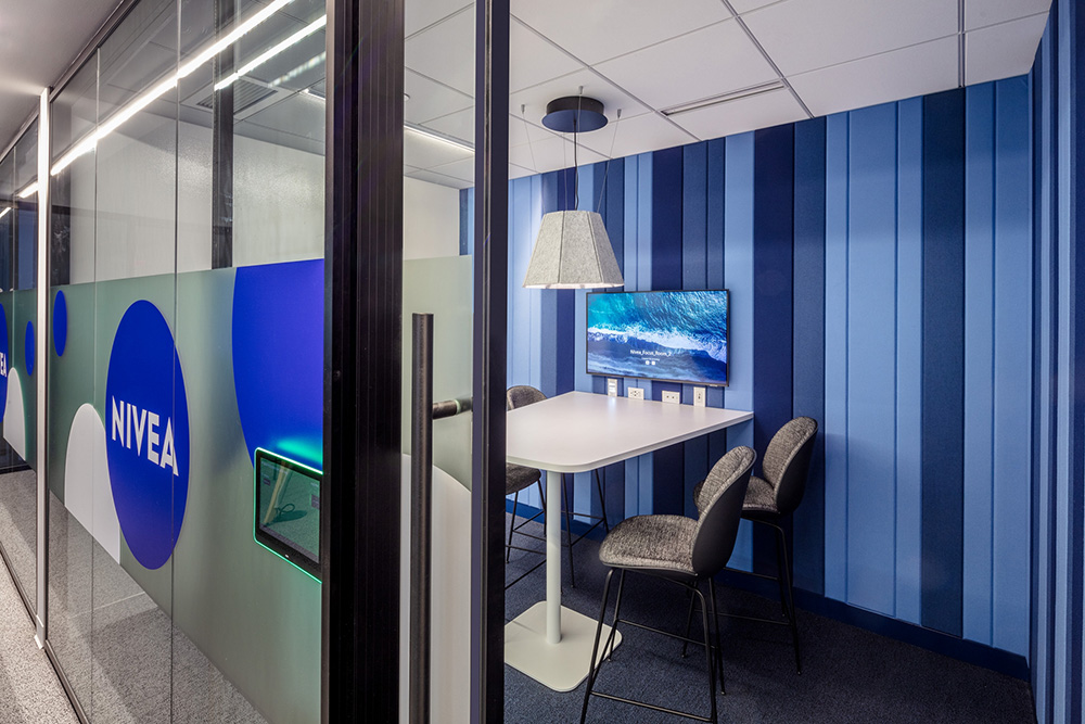 点击浏览大图 蓝色优雅 百年护肤集团Beiersdorf美国总部设计欣赏