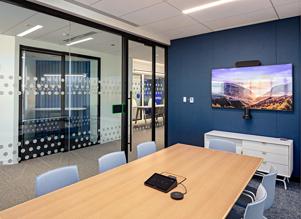 点击浏览大图 蓝色优雅 百年护肤集团Beiersdorf美国总部设计欣赏