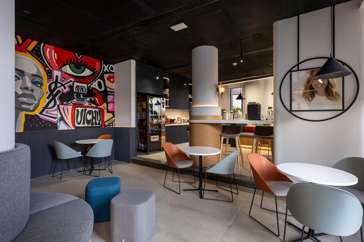 点击浏览大图 以美为名,构建灵感空间:欧莱雅开罗办公室设计解析