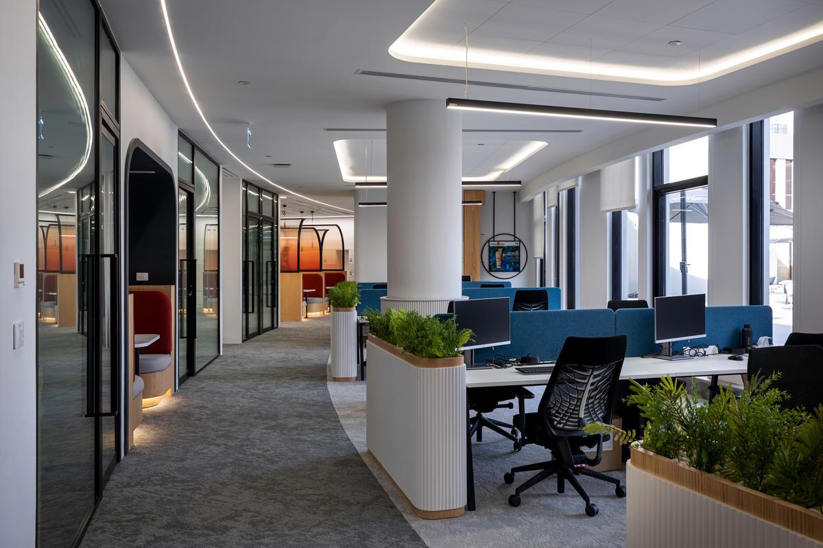 点击浏览大图 以美为名,构建灵感空间:欧莱雅开罗办公室设计解析