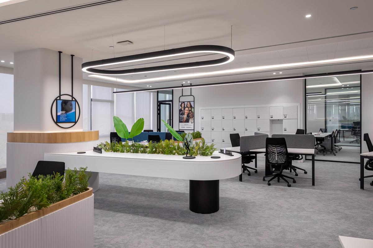 点击浏览大图 以美为名,构建灵感空间:欧莱雅开罗办公室设计解析