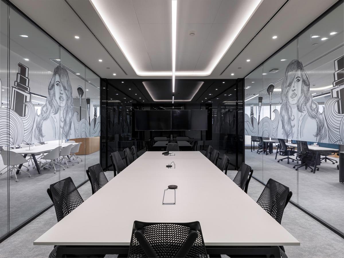 点击浏览大图 以美为名,构建灵感空间:欧莱雅开罗办公室设计解析