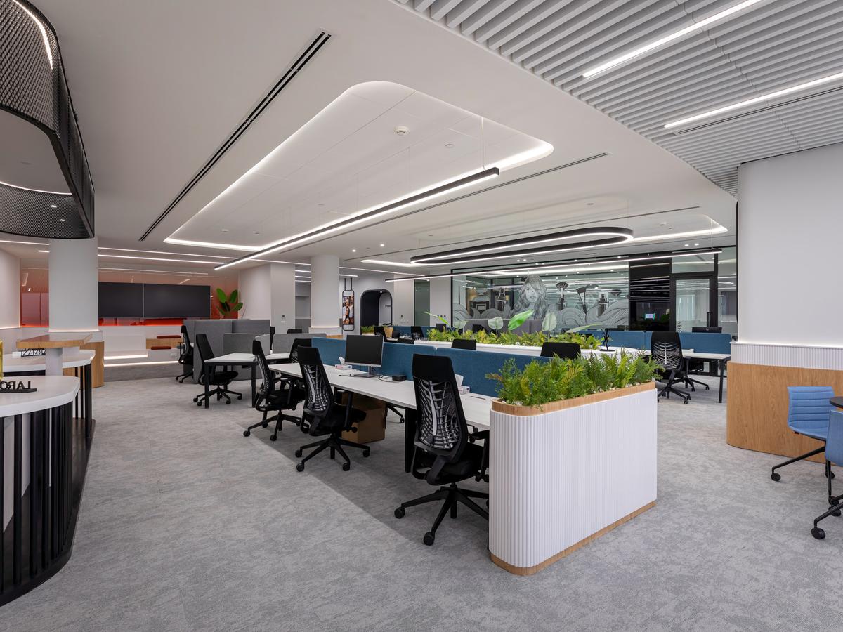 点击浏览大图 以美为名,构建灵感空间:欧莱雅开罗办公室设计解析