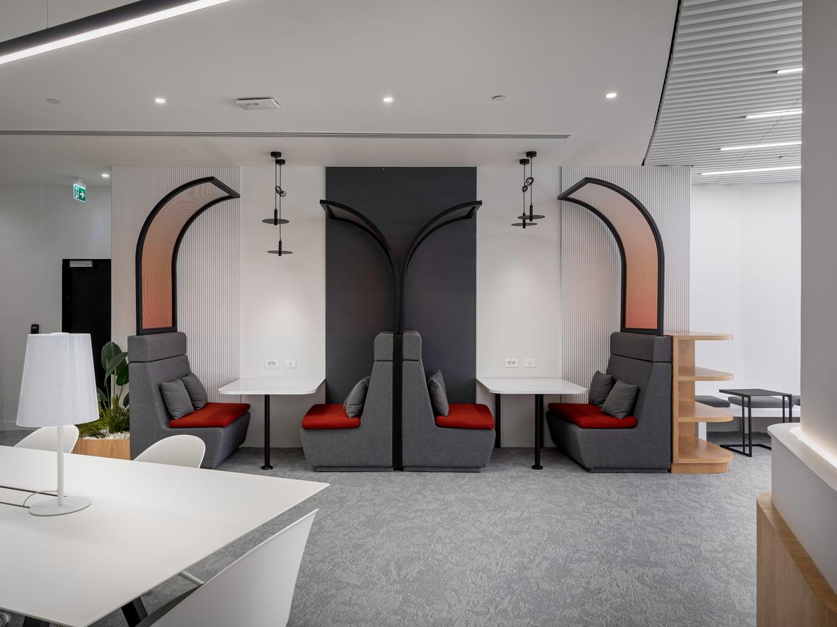 点击浏览大图 以美为名,构建灵感空间:欧莱雅开罗办公室设计解析