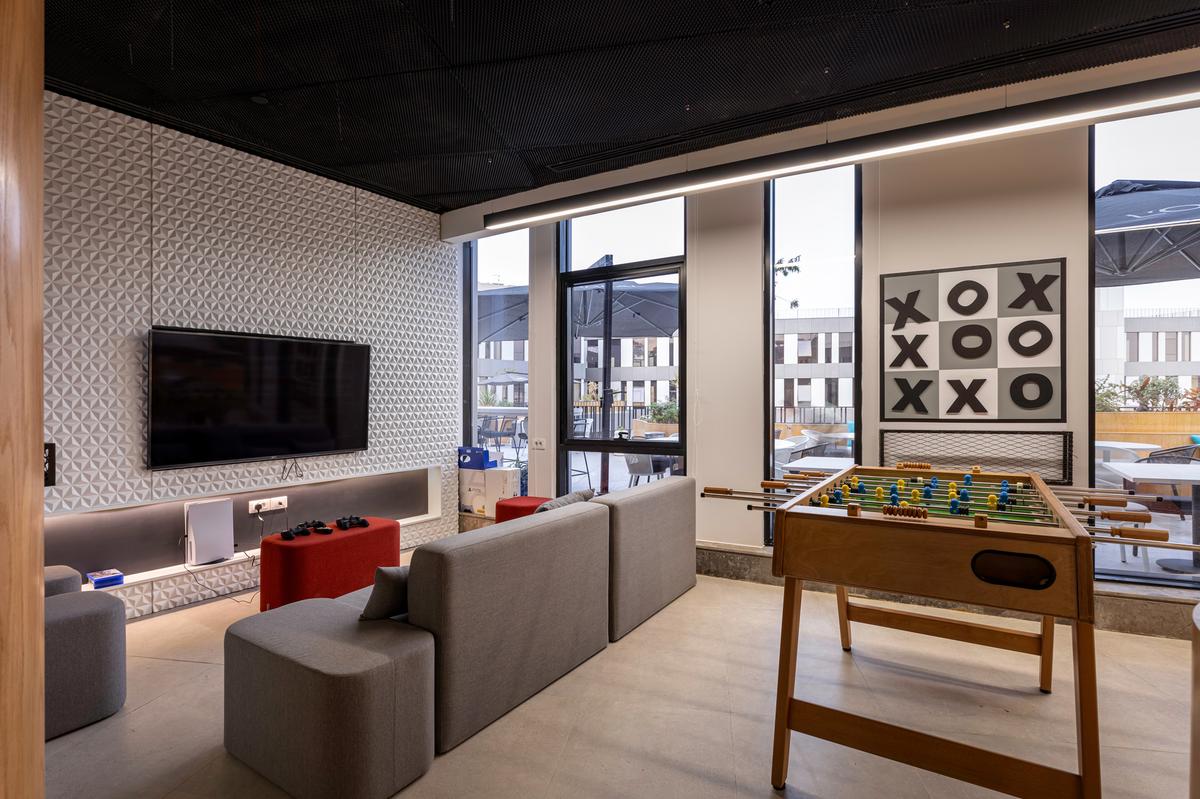 点击浏览大图 以美为名,构建灵感空间:欧莱雅开罗办公室设计解析