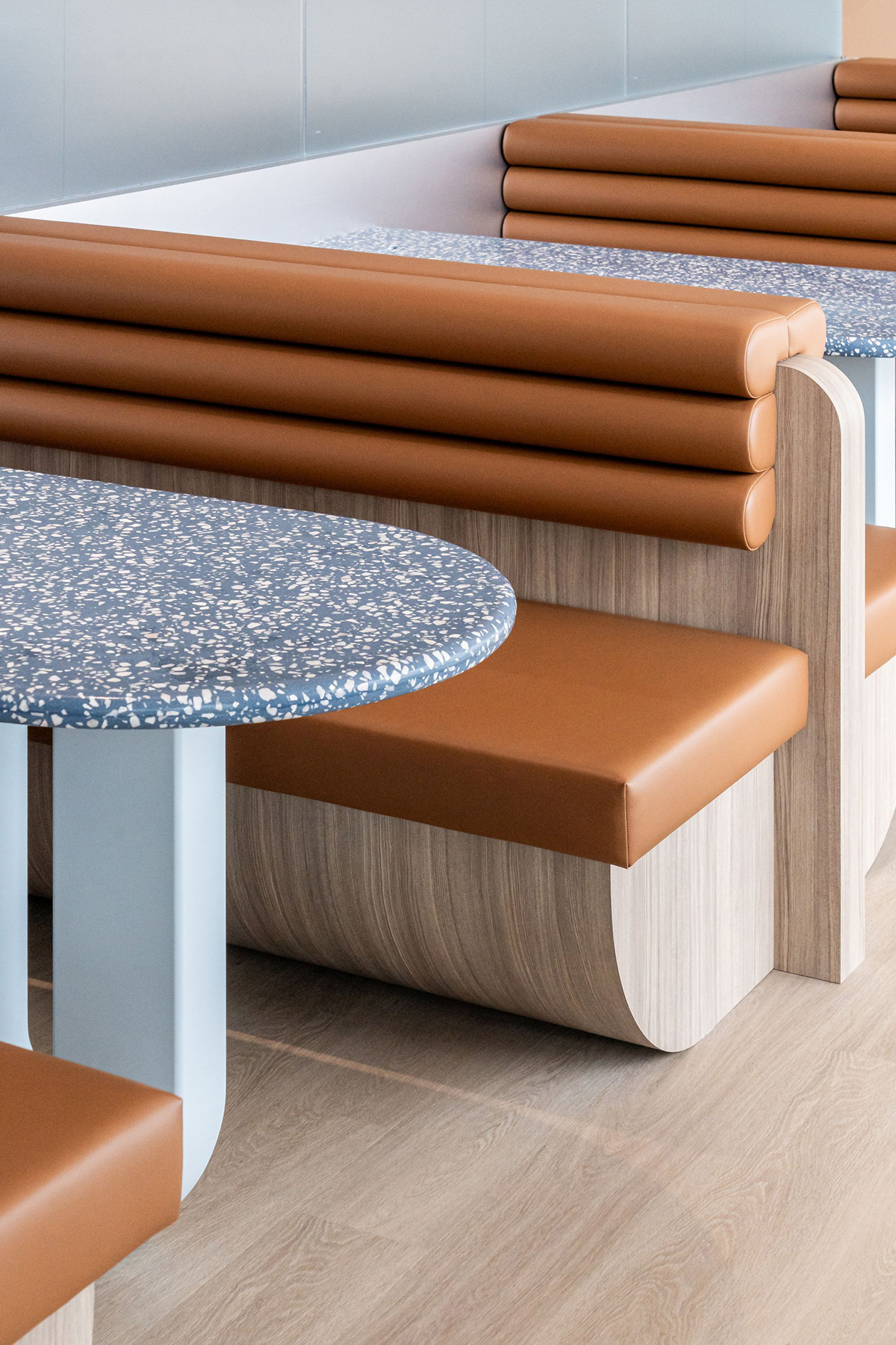 ���ܾ�ͷ Anglo-Eastern�¼��£���������ѧд��칫����