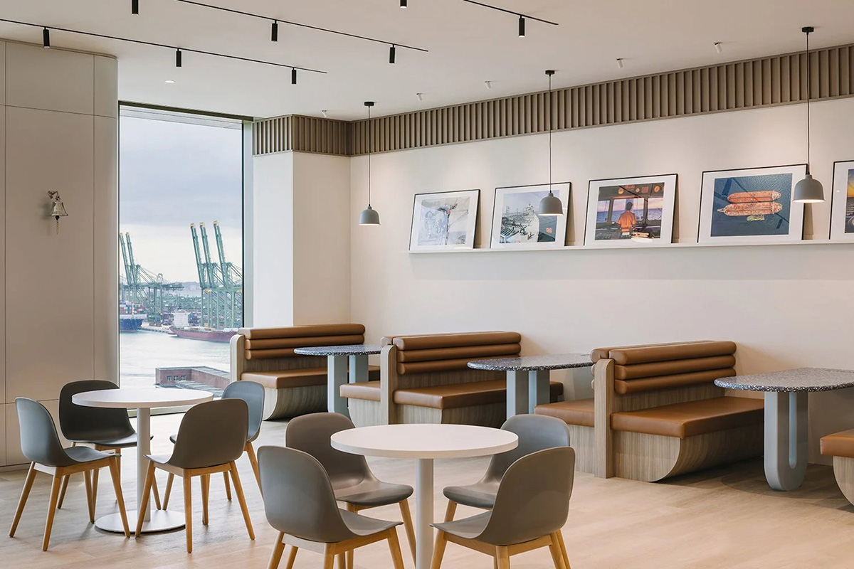 ���ܾ�ͷ Anglo-Eastern�¼��£���������ѧд��칫����