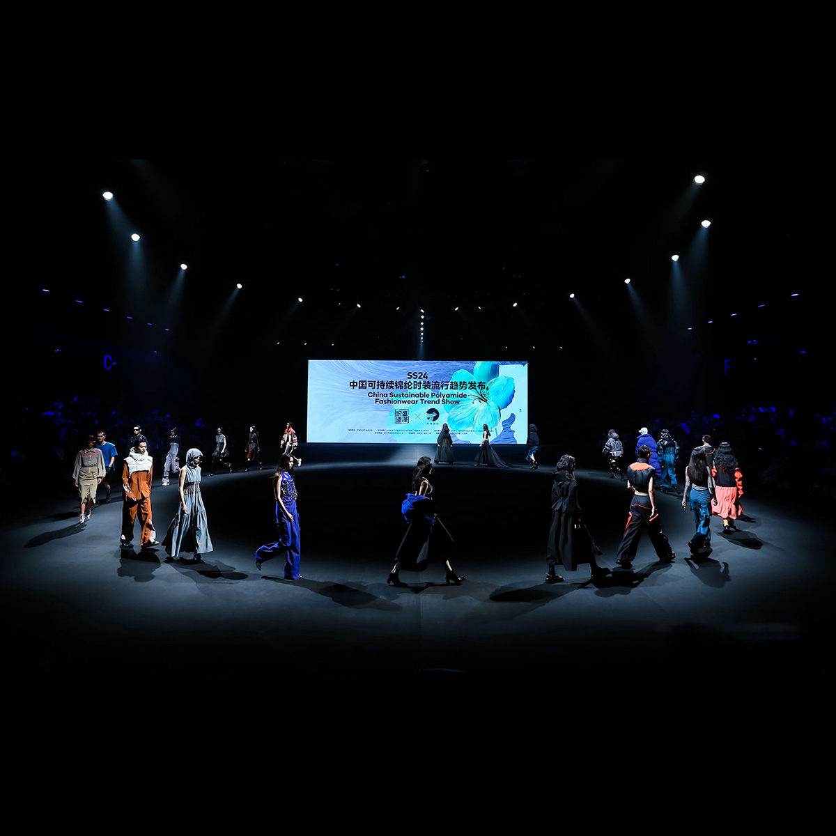 ��Ե��֯�����ܲ��칫����ɫ��ѧ�Ŀռ�ת��