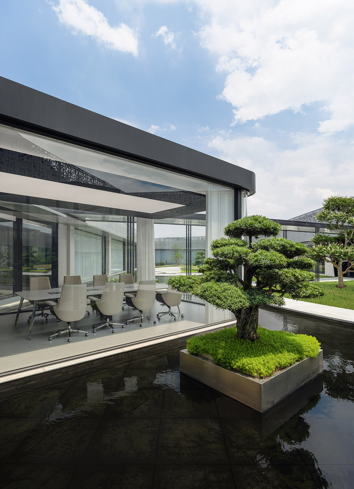 ��Ե��֯�����ܲ��칫����ɫ��ѧ�Ŀռ�ת��