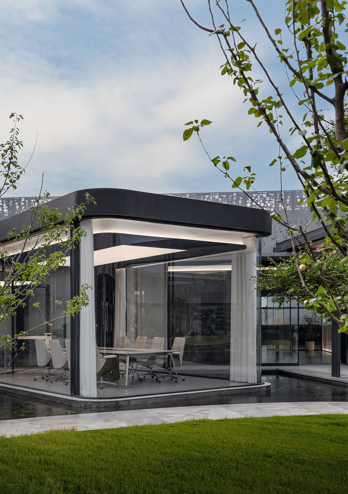 ��Ե��֯�����ܲ��칫����ɫ��ѧ�Ŀռ�ת��