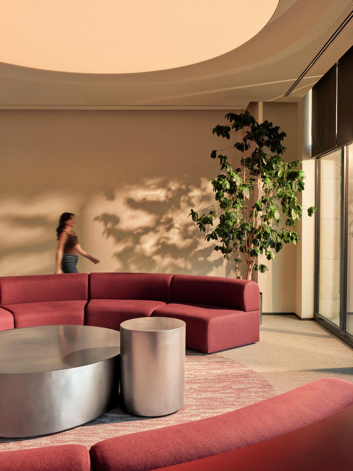 ȸ��Hilltown�칫�ң�������ԭ������Ա���Ҹ���