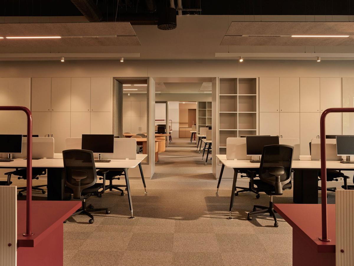 ȸ��Hilltown�칫�ң�������ԭ������Ա���Ҹ���