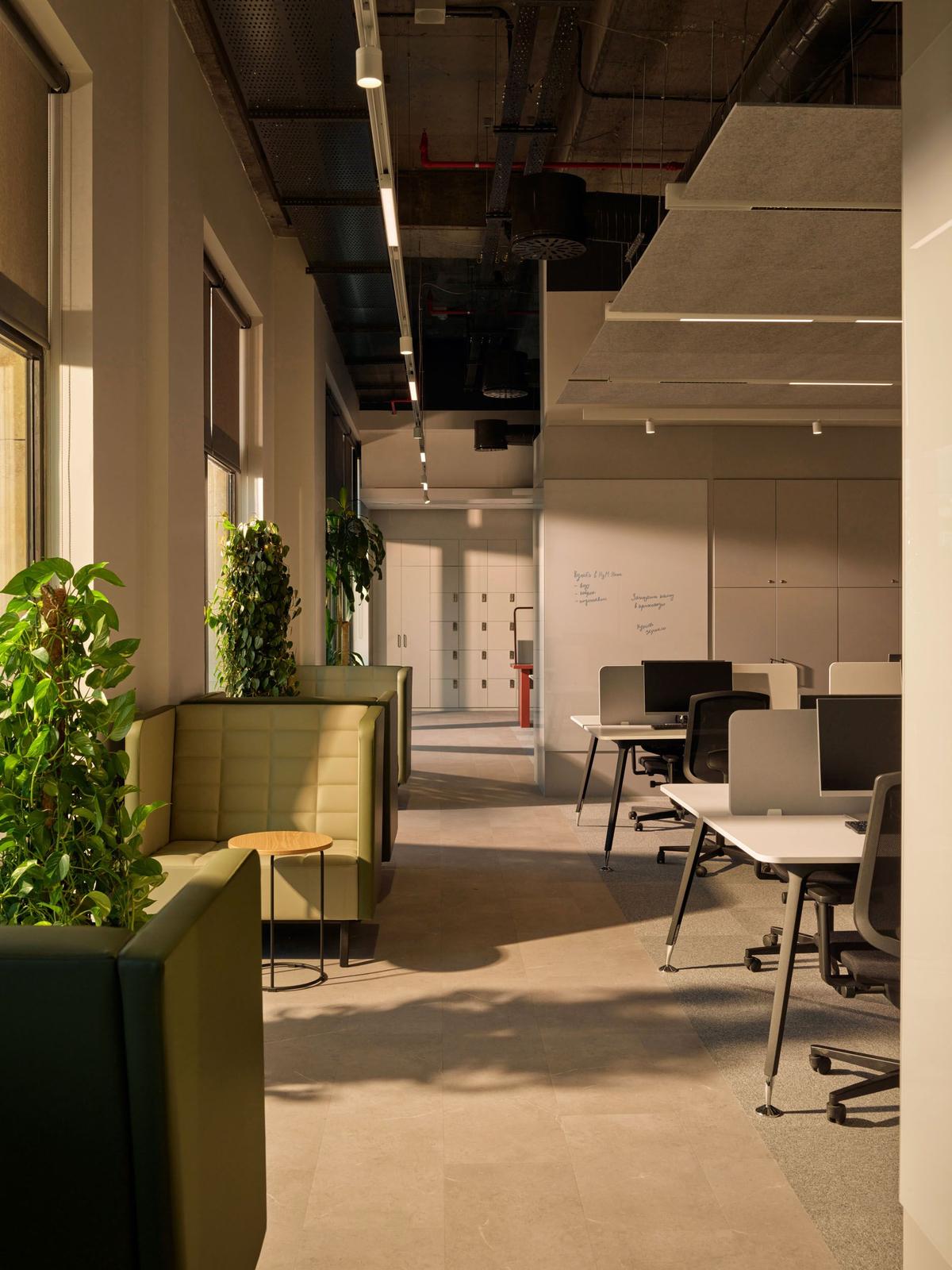 ȸ��Hilltown�칫�ң�������ԭ������Ա���Ҹ���