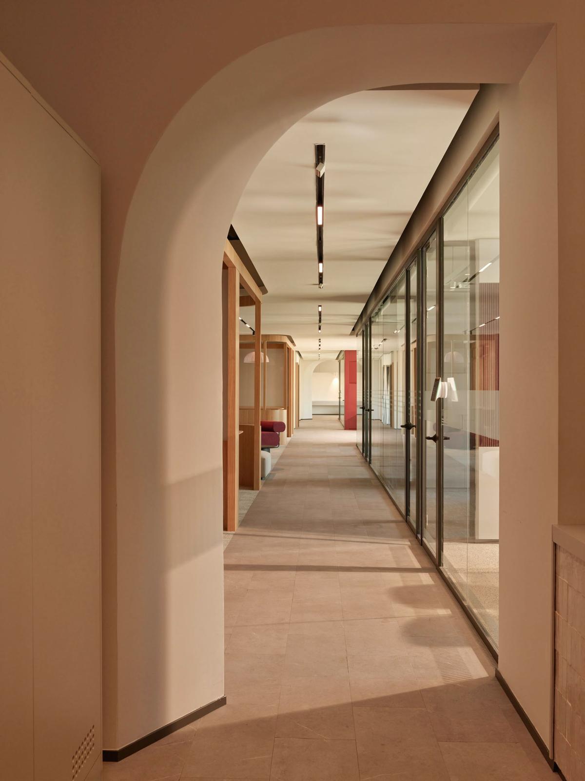 ȸ��Hilltown�칫�ң�������ԭ������Ա���Ҹ���