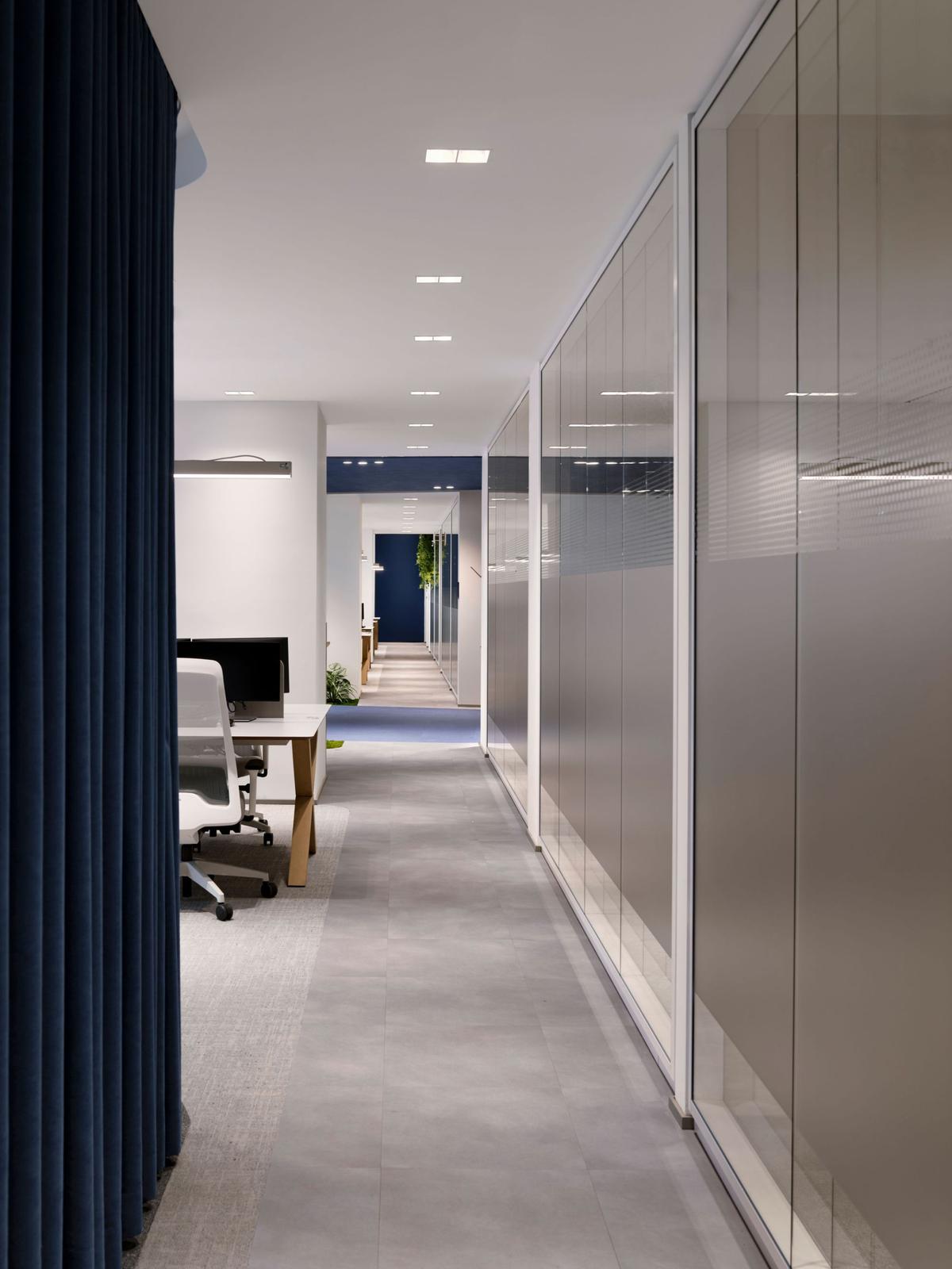 ��ѯ��˾Marsh McLennan��˹̹��������������ϵ�칫���