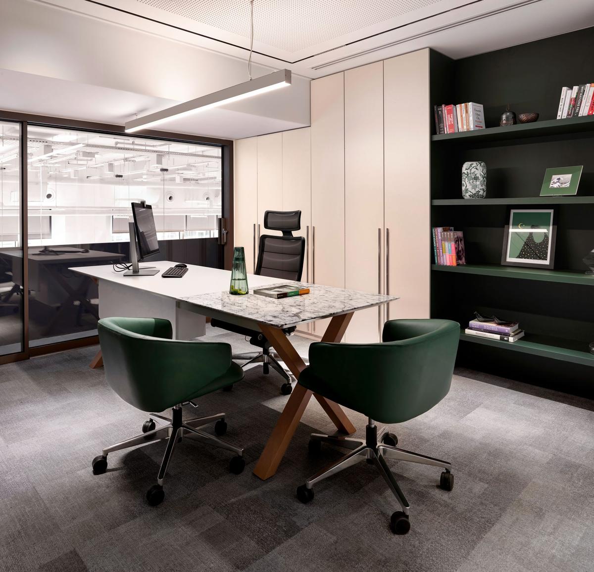 ��ѯ��˾Marsh McLennan��˹̹��������������ϵ�칫���