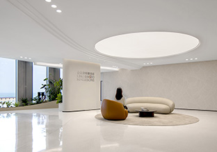 �����ʦ���������ڰ칫�ң��������������ռ�