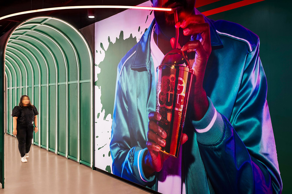 �⡤ɫ�����֣�7-Eleven����߸���ͳ�İ칫�·�ʽ