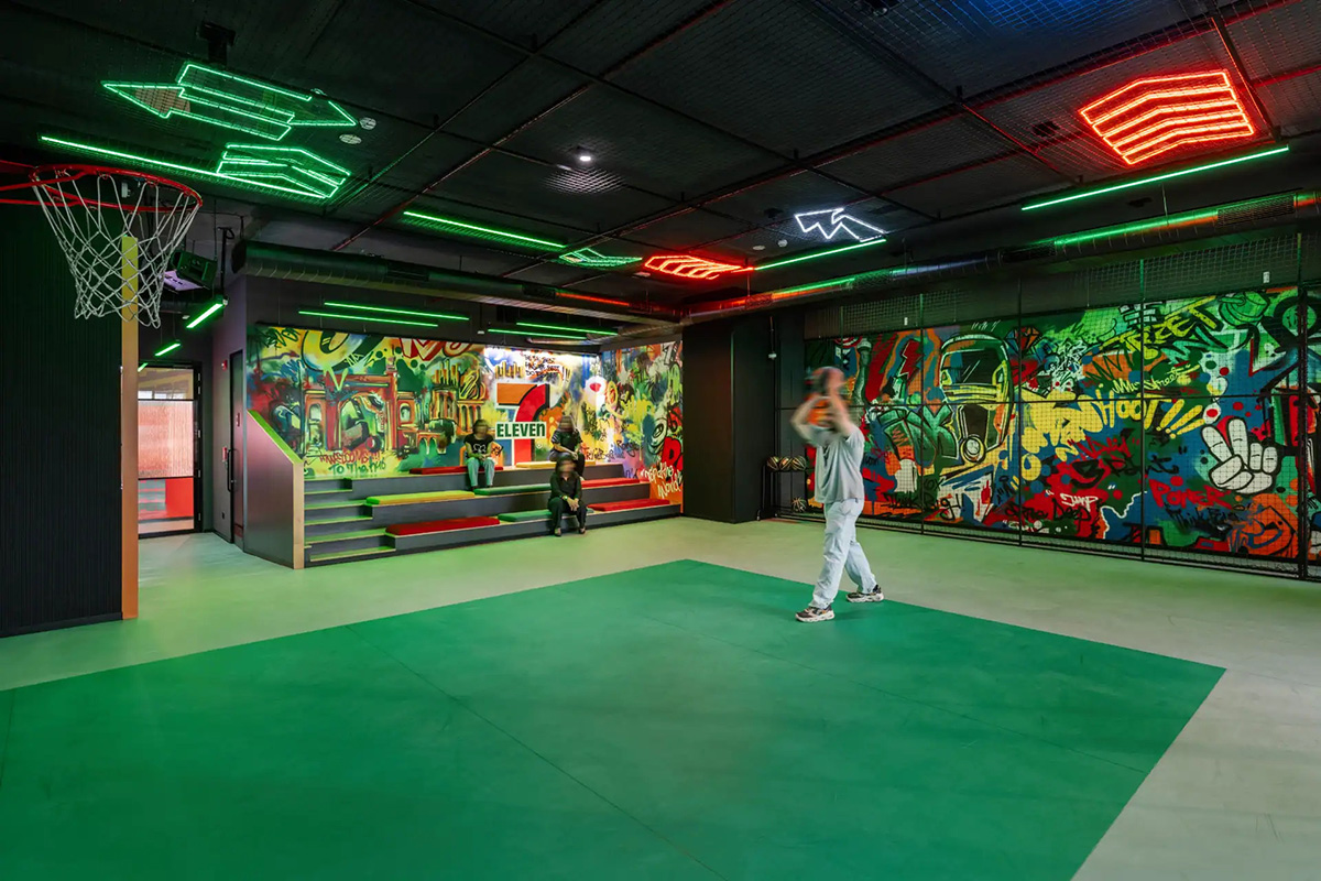 �⡤ɫ�����֣�7-Eleven����߸���ͳ�İ칫�·�ʽ