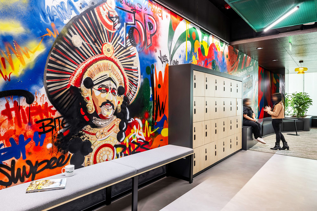 �⡤ɫ�����֣�7-Eleven����߸���ͳ�İ칫�·�ʽ