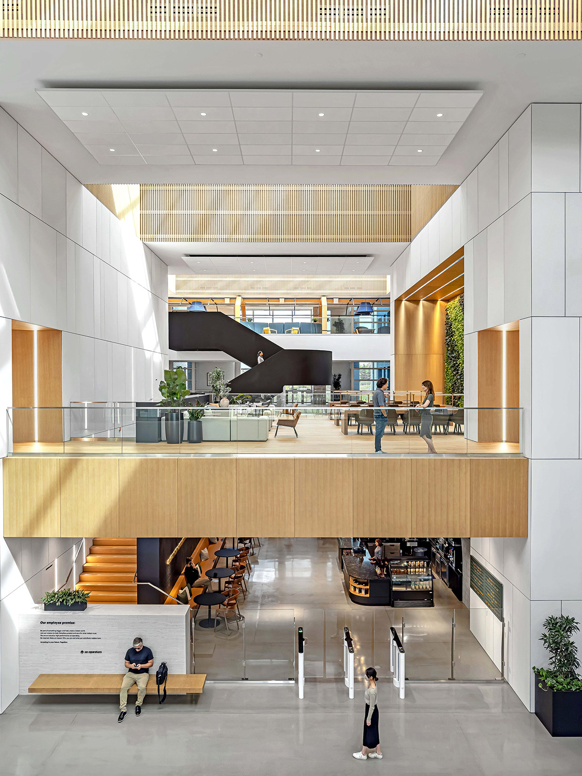 ���վ�ͷCo-operators�ܲ���˫������֤�Ľ���ʱ�а칫