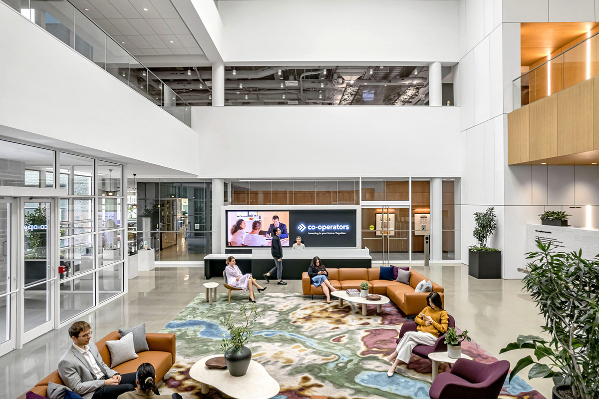 ���վ�ͷCo-operators�ܲ���˫������֤�Ľ���ʱ�а칫