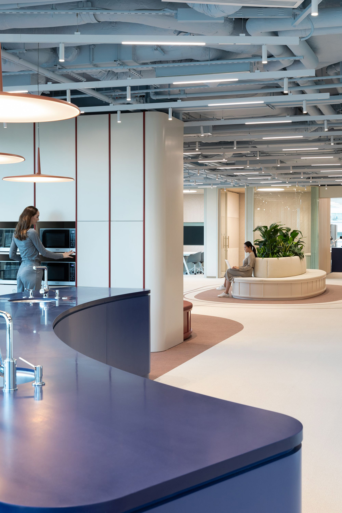 ���ھ�ͷ�����Ȼ�����Ͱ칫��ѧ