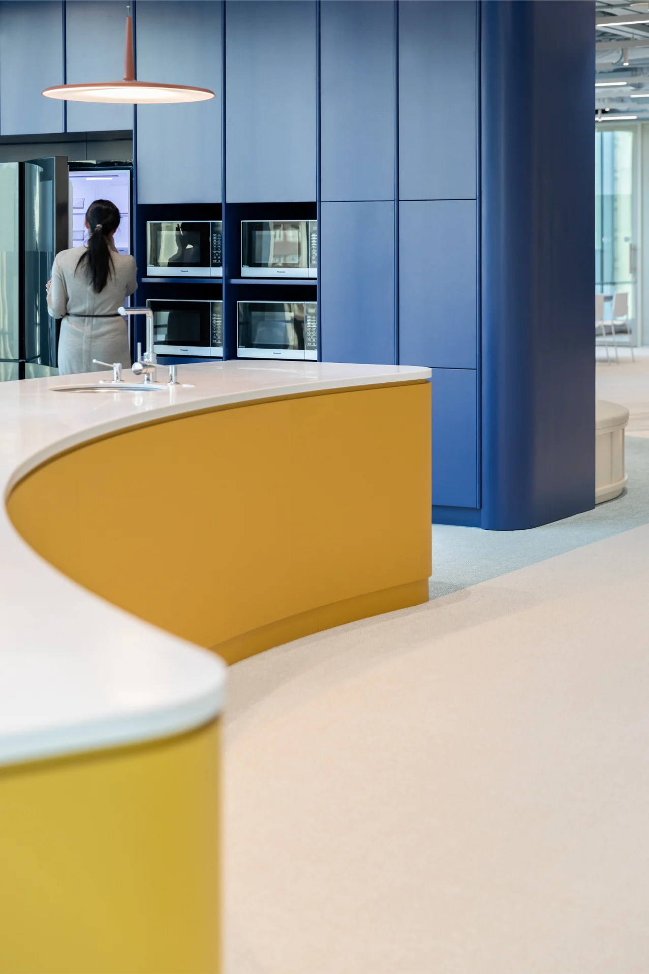 ���ھ�ͷ�����Ȼ�����Ͱ칫��ѧ