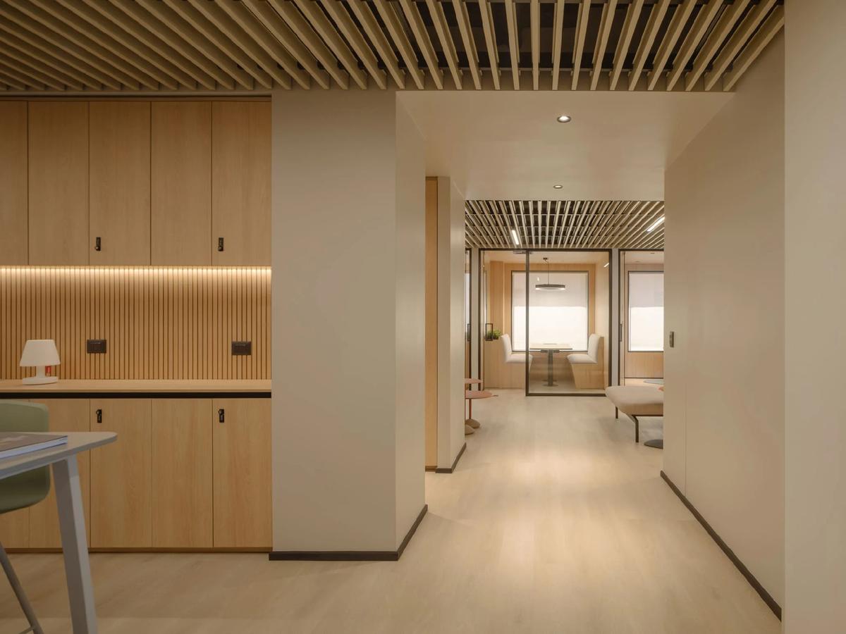 ����Transtel Nayax�칫��ƣ�������ľ�����Թ�Ӱ