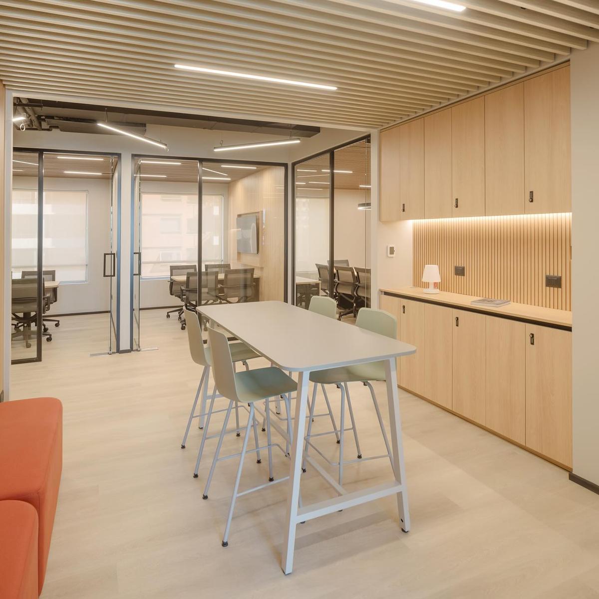 ����Transtel Nayax�칫��ƣ�������ľ�����Թ�Ӱ