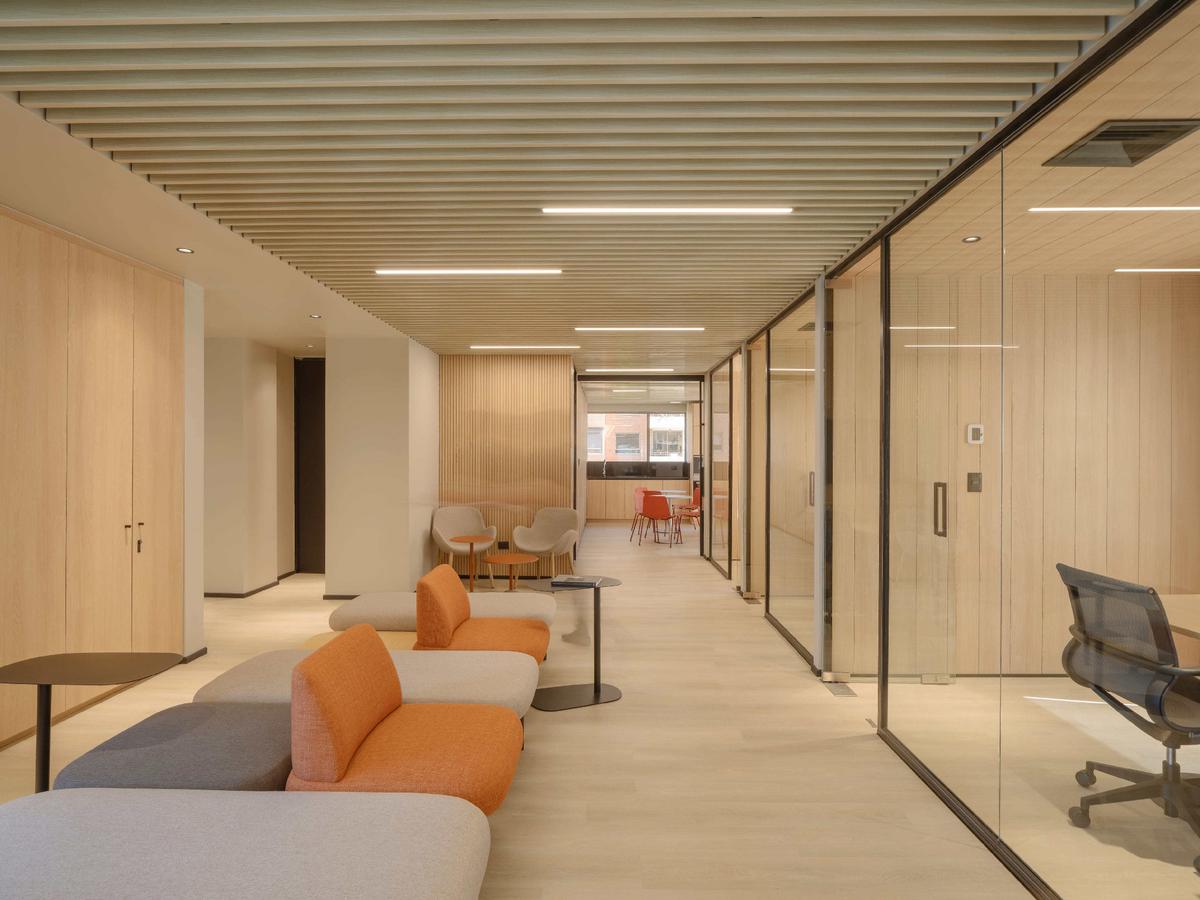 ����Transtel Nayax�칫��ƣ�������ľ�����Թ�Ӱ