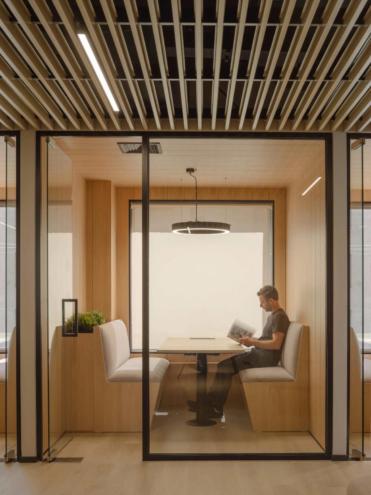 ����Transtel Nayax�칫��ƣ�������ľ�����Թ�Ӱ