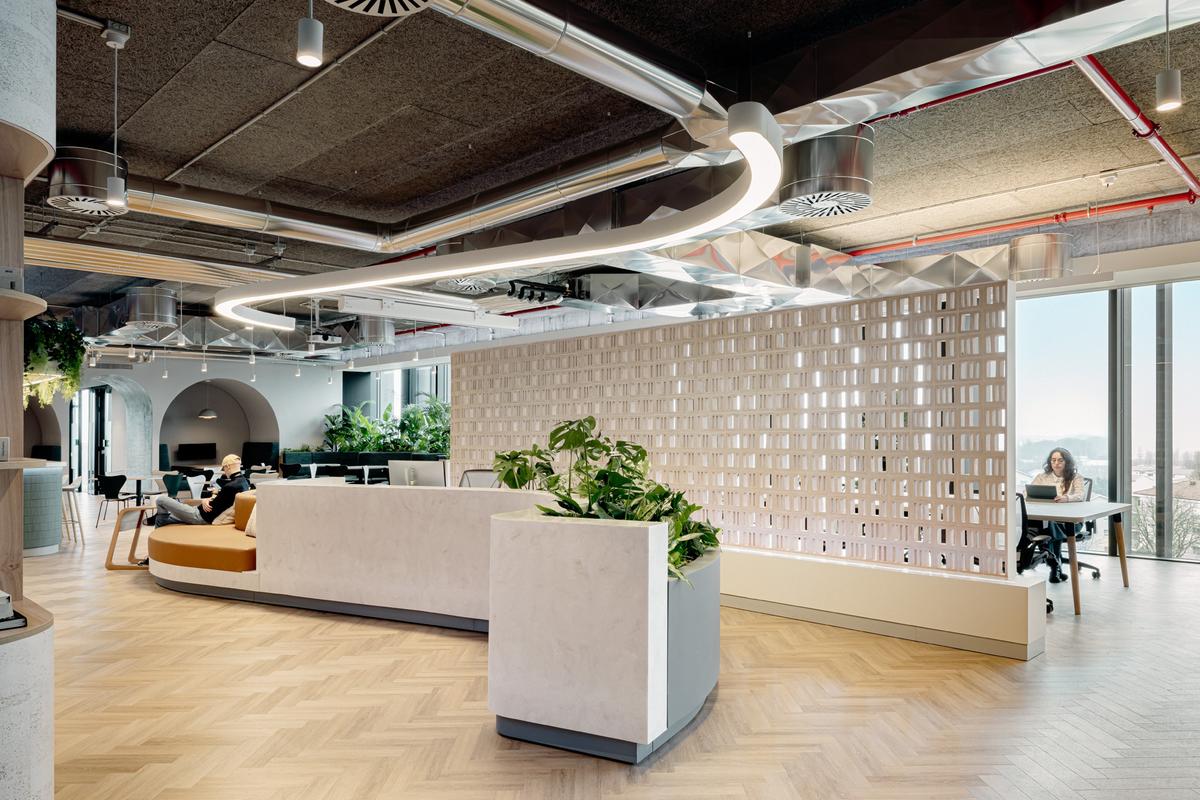 Sage����ͼ�칫�ң����û�б�׼�𰸣���ӦΪ�������ˡ����