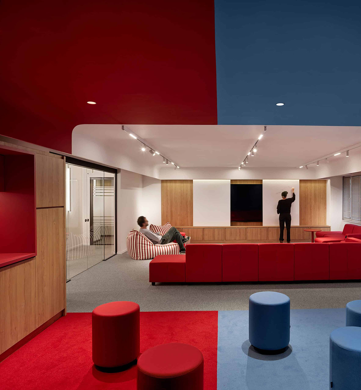 ��������Ϸ��˾�칫����ƣ�ɫ��������