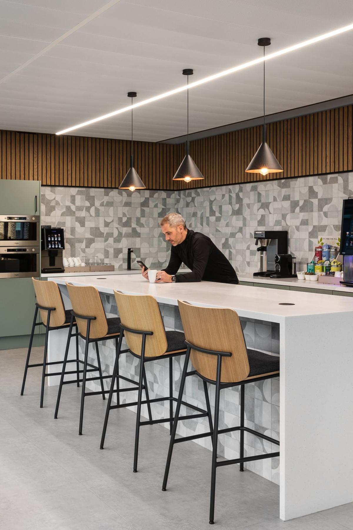 ȫ���׾�ͷ�׶��ܲ���רע��Э���������л�