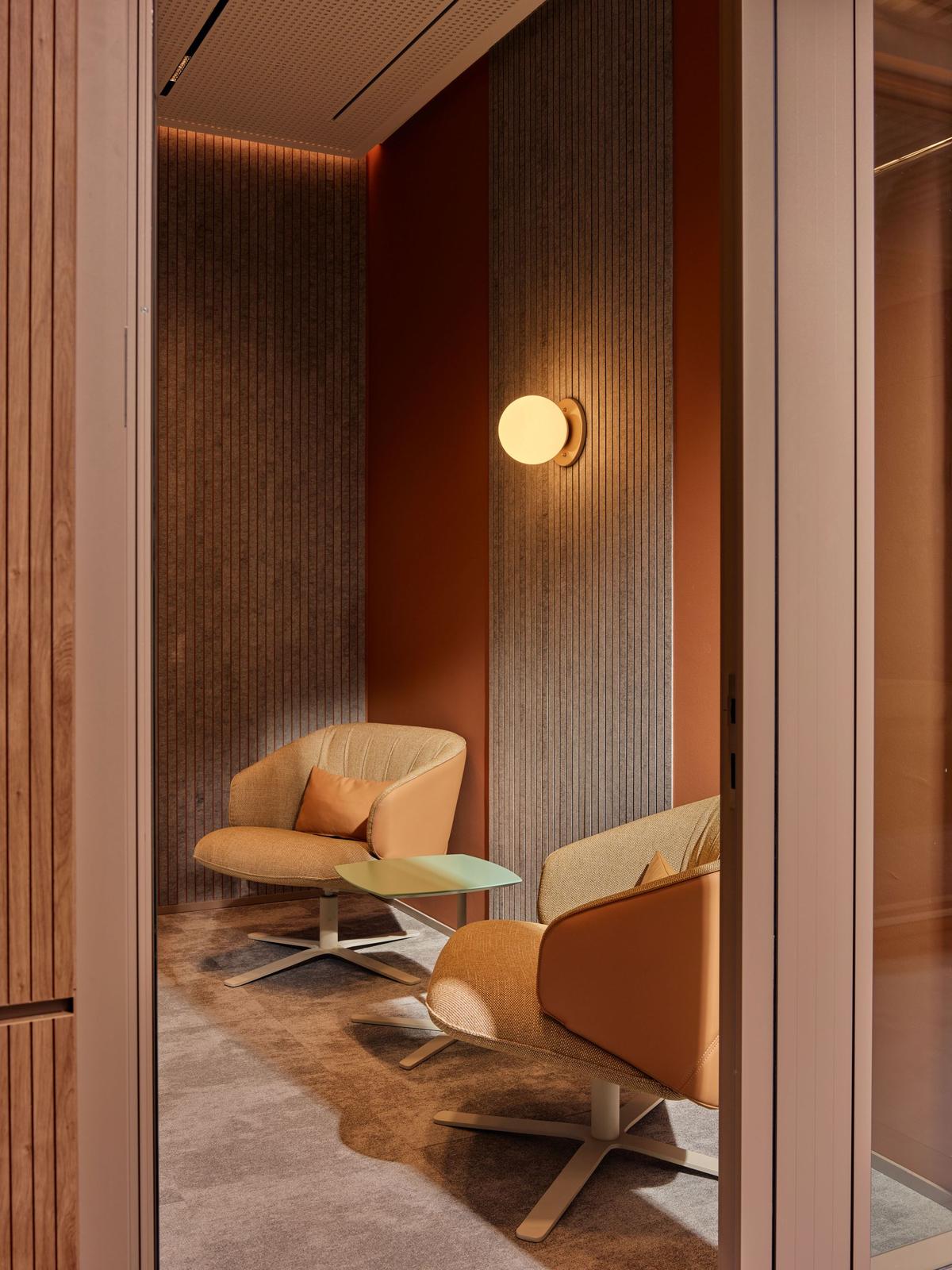 Feyzi ��ó��˹̹�����칫�ң������ʸи߶�����