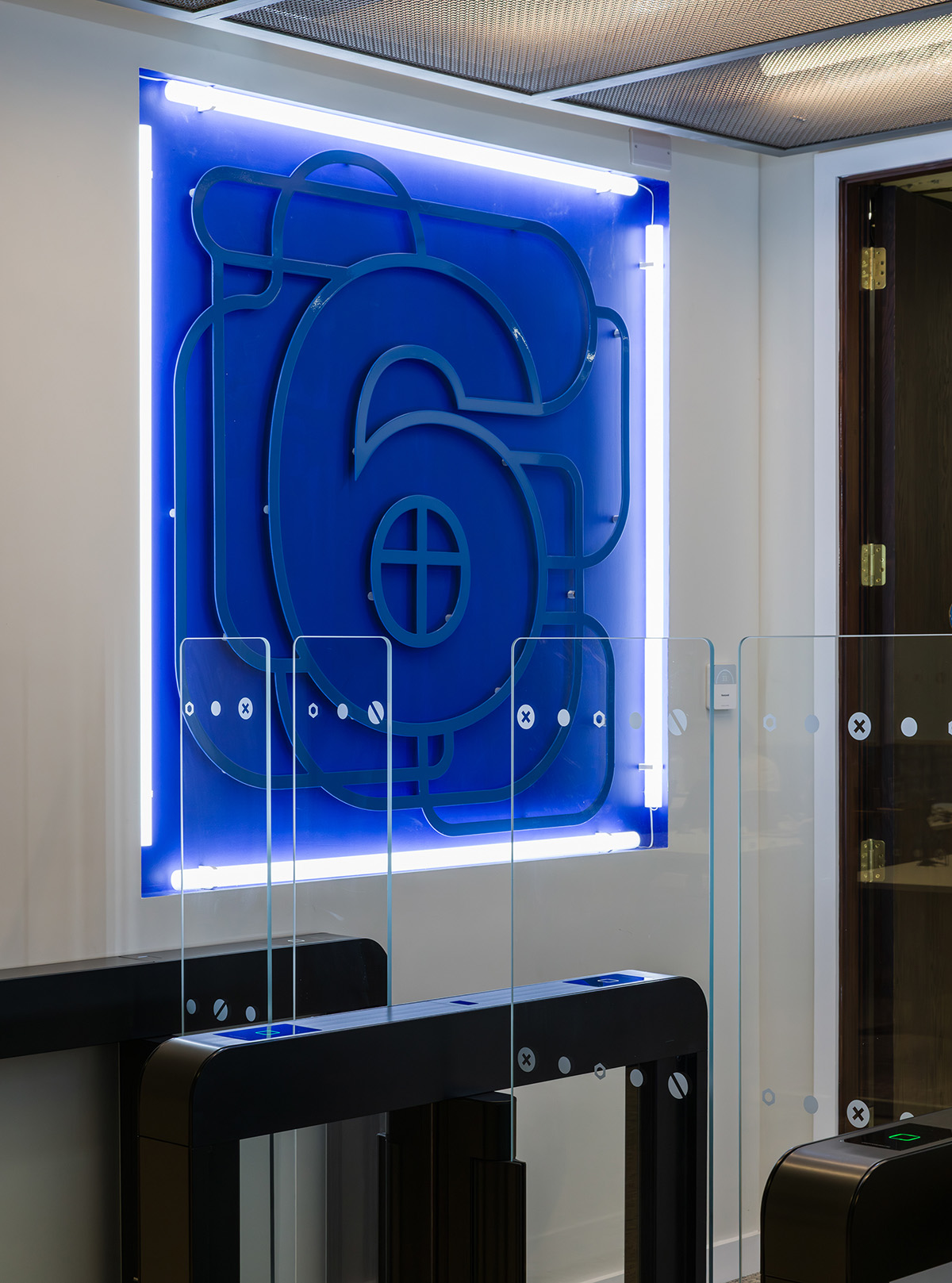 ���¥������������꣺�ƶ�����Virgin Media O2��ϰ칫��Ʋ��