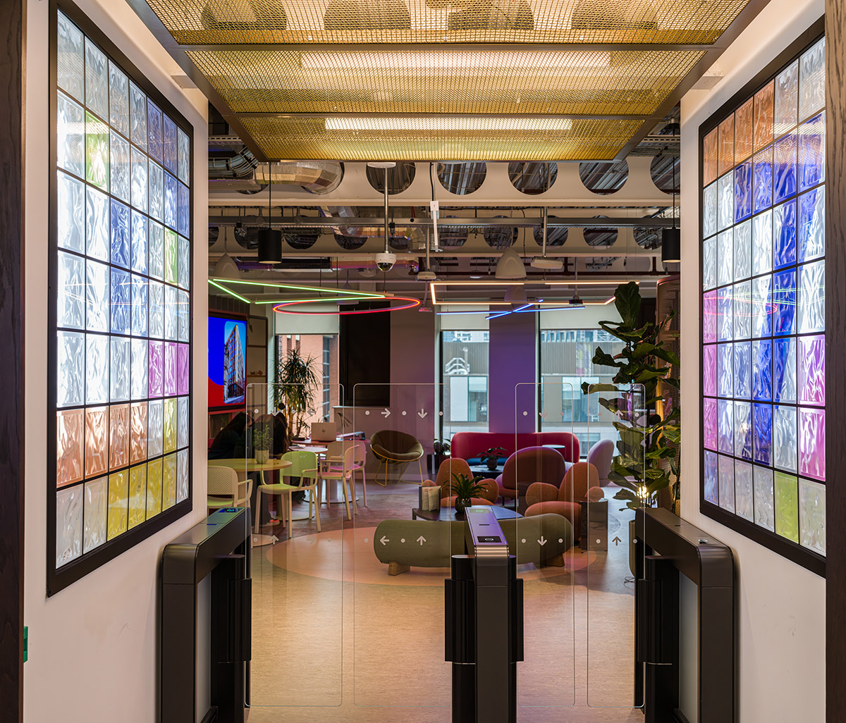 ���¥������������꣺�ƶ�����Virgin Media O2��ϰ칫��Ʋ��