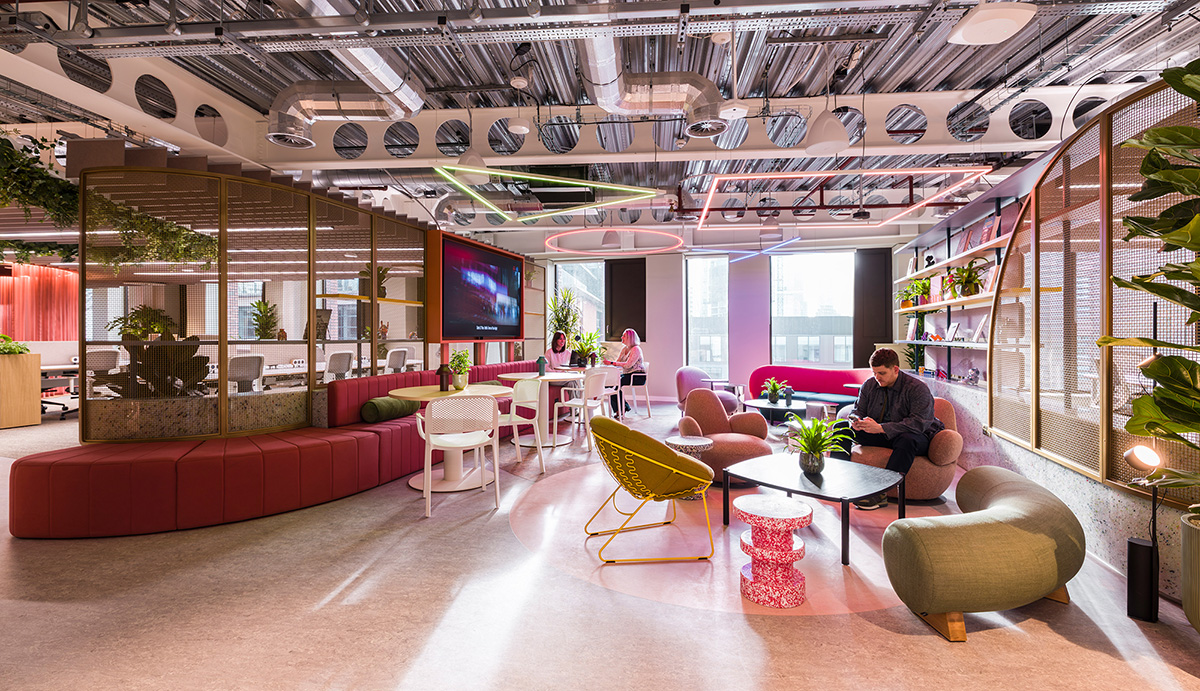 ���¥������������꣺�ƶ�����Virgin Media O2��ϰ칫��Ʋ��