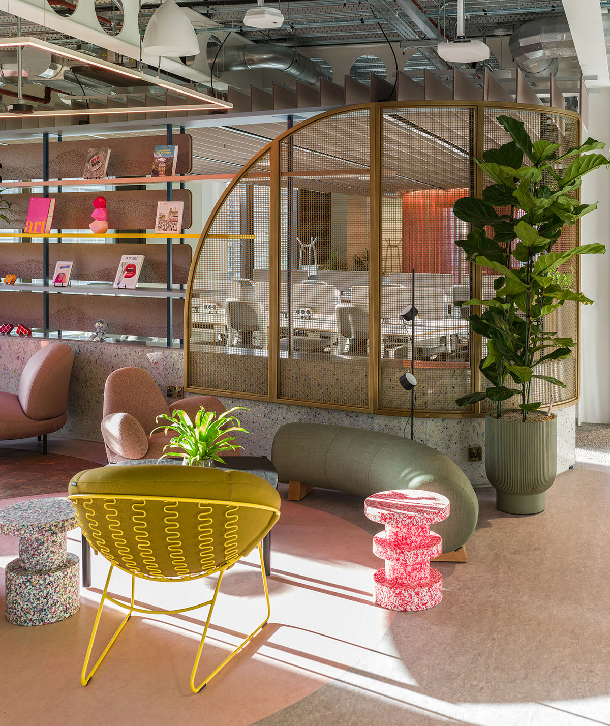 ���¥������������꣺�ƶ�����Virgin Media O2��ϰ칫��Ʋ��