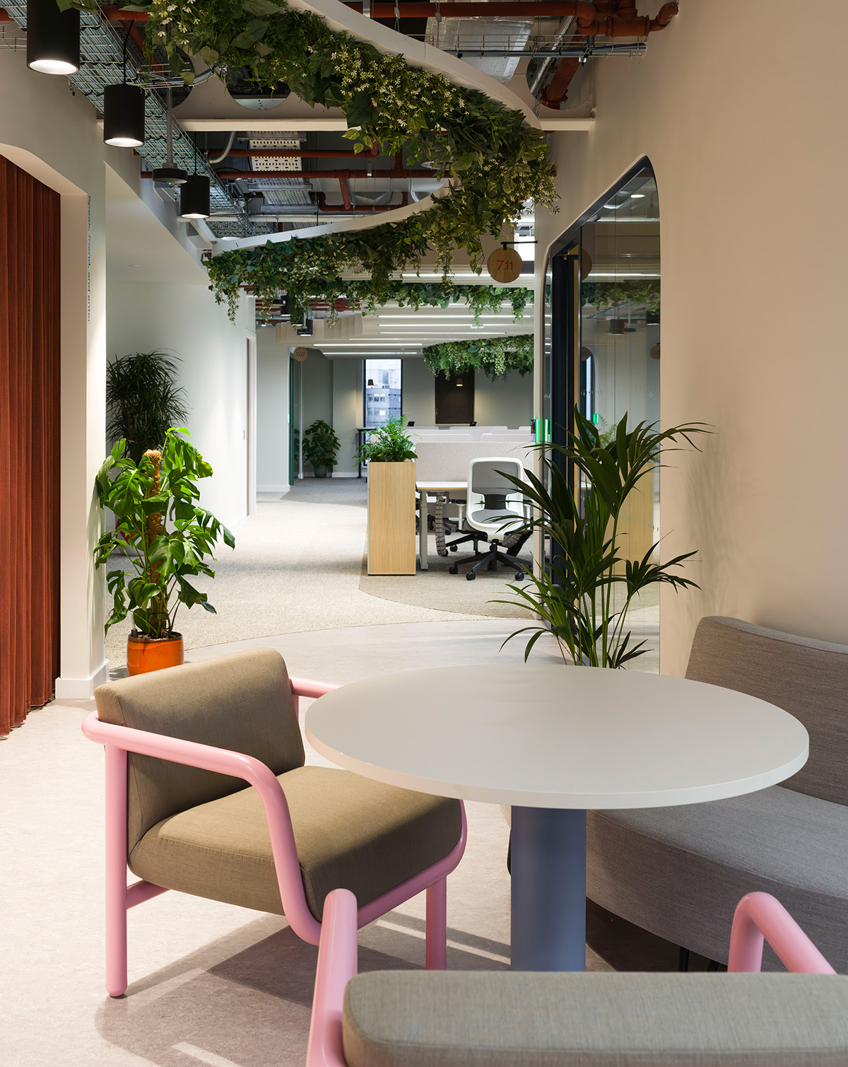 ���¥������������꣺�ƶ�����Virgin Media O2��ϰ칫��Ʋ��